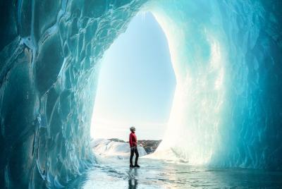Caminata privada de día completo en glaciar y cueva de hielo con paquete fotográfico