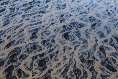 Vuelo turístico sobre arenas negras y cauces de ríos desde la terminal de Skaftafell