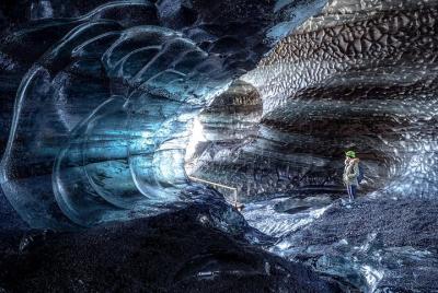 Cueva de hielo de obsidiana junto al volcán Katla | Superjeep desde Vik