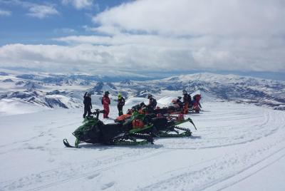 Excursión en moto de nieve por las tierras altas del sur de Islandia