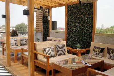 Cena romántica a la luz de las velas para una pareja - Restaurante en la azotea