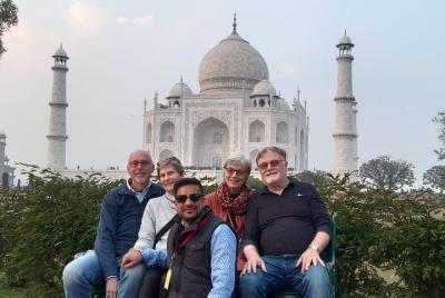 Tour privado de día completo al amanecer y al atardecer en Taj Mahal