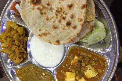 Tour de comida local con clase de cocina en casa