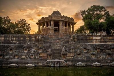 Excursión privada de día completo a Modhera y Patan desde Ahmedabad Excursión privada de día completo a Modhera y Patan desde Ahmedabad