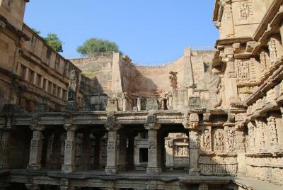 Excursión de un día a Modhera y la ciudad de Patan (visita turística guiada desde Ahmedabad) Excursión de un día a Modhera y la ciudad de Patan (visita turística guiada desde Ahmedabad)