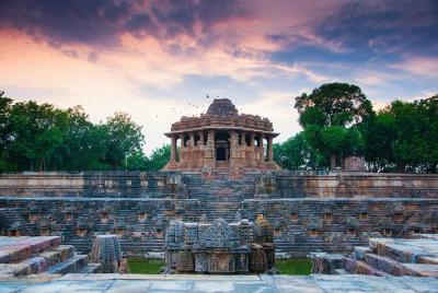 Visita panorámica de Patan y Modhera desde Ahmedabad Visita panorámica de Patan y Modhera desde Ahmedabad