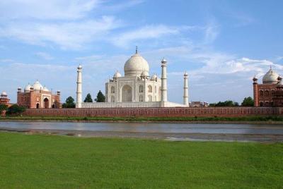 Viaje de 1 día al Taj Mahal y Agra con vuelos comerciales de regreso Viaje de 1 día al Taj Mahal y Agra con vuelos comerciales de regreso