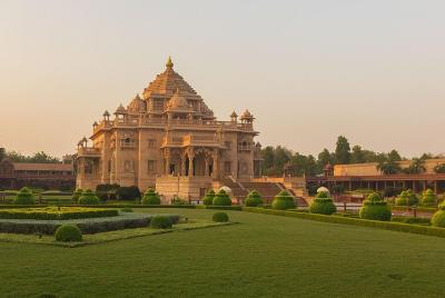 Traslados al aeropuerto de Ahmedabad, hotel y turismo (3 días) Traslados al aeropuerto de Ahmedabad, hotel y turismo (3 días)