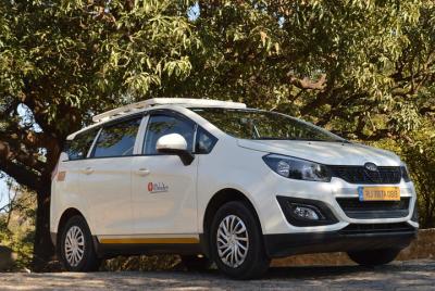 Traslado privado de aire acondicionado Ahmedabad a Mount Abu (Suv de 6 asientos A / c) Traslado privado de aire acondicionado Ahmedabad a Mount Abu (Suv de 6 asientos A / c)