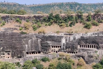 Excursión guiada de un día a las cuevas de Ajanta Excursión guiada de un día a las cuevas de Ajanta
