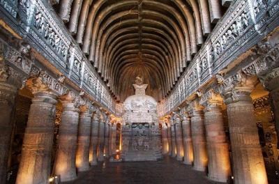 Las famosas cuevas de Ajanta: un recorrido por el patrimonio mundial con traslado privado Las famosas cuevas de Ajanta: un recorrido por el patrimonio mundial con traslado privado