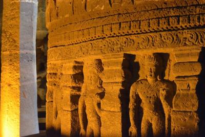 Excursión guiada de 2 días a las cuevas de Ajanta y Ellora desde Aurangabad Excursión guiada de 2 días a las cuevas de Ajanta y Ellora desde Aurangabad