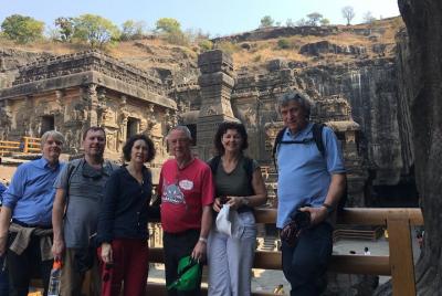Explore las cuevas de la UNESCO Ellora-Ajanta: visita guiada de dos días con otra atracción Explore las cuevas de la UNESCO Ellora-Ajanta: visita guiada de dos días con otra atracción