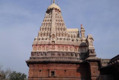 Visita al templo de las cuevas de Sai-Baba, Grishneshwar y Ellora. Visita al templo de las cuevas de Sai-Baba, Grishneshwar y Ellora.