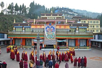 Tour privado de 4 días a la colina Gangtok y a los monasterios budistas Tour privado de 4 días a la colina Gangtok y a los monasterios budistas