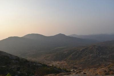 Kaurava Kunda Trekking privado nocturno desde Bangalore Kaurava Kunda Trekking privado nocturno desde Bangalore