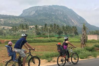 Tour de día completo por el campo de Nandi Hills en bicicleta