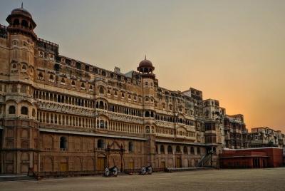 Suelta Jaisalmer con Junagarh Fort y Rat Temple desde Bikaner Suelta Jaisalmer con Junagarh Fort y Rat Temple desde Bikaner
