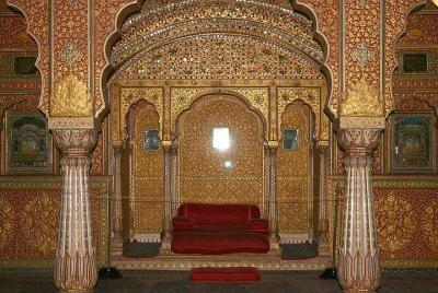 Recorrido autoguiado por la ciudad de Bikaner con entrega en Jaisalmer Recorrido autoguiado por la ciudad de Bikaner con entrega en Jaisalmer