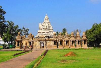Los templos hindúes altos en Kanchipuram