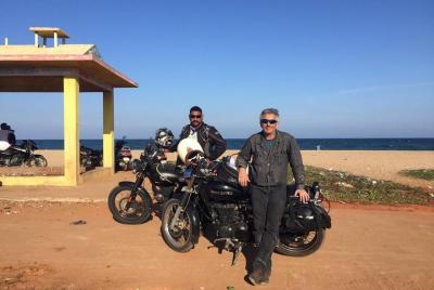 Excursión de 2 días en moto Royal Enfield desde Chennai a Pondicherry y Mahabalipuram