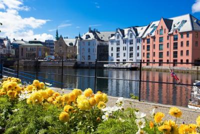Excursión por la costa de Alesund: recorrido a pie por el Art Nou Excursión por la costa de Alesund: recorrido a pie por el Art Nou
