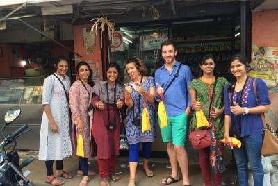 Ruta de comida guiada para grupos pequeños en el mercado de Sowcarpet