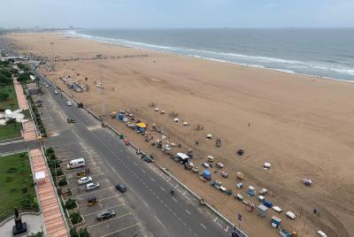 Paseo por el sendero de la playa del puerto deportivo por Wonder tours