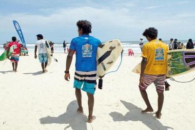 Lección de Surf and Paddle Boarding en Chennai