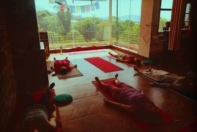 28 días 200 horas de meditación y estilo de vida de yoga TTC en Himalaya 28 días 200 horas de meditación y estilo de vida de yoga TTC en Himalaya