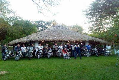 Excursión en motocicleta por el Himalaya del noreste Excursión en motocicleta por el Himalaya del noreste