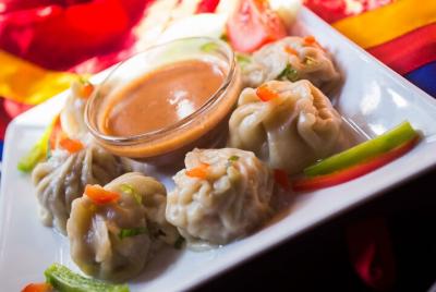 Guwahati Food Crawl (Tour guiado de degustación local de 2 horas) Guwahati Food Crawl (Tour guiado de degustación local de 2 horas)