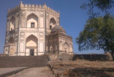 Tour de 2 días de Bidar desde Hyderabad sobre el legado y la vida silvestre de Sultán Tour de 2 días de Bidar desde Hyderabad sobre el legado y la vida silvestre de Sultán