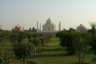 Viaje de 2 días a Agra desde Hyderabad con boletos de avión. Viaje de 2 días a Agra desde Hyderabad con boletos de avión.