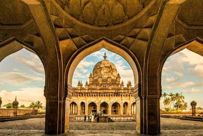 Excursión de Hyderabad a Bijapur (3 días) Excursión de Hyderabad a Bijapur (3 días)