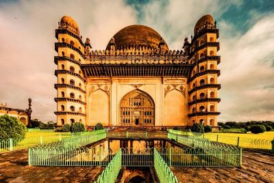 Tour de Hyderabad a Bijapur, Badami y Hampi (6 días) Tour de Hyderabad a Bijapur, Badami y Hampi (6 días)