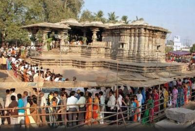 Visita al fuerte de Warangal y al templo de 1000 pilares con guía Visita al fuerte de Warangal y al templo de 1000 pilares con guía