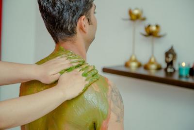 Paquete de spa de 150 min. Triple placer (masaje corporal, exfoliación corporal y facial) Paquete de spa de 150 min. Triple placer (masaje corporal, exfoliación corporal y facial)