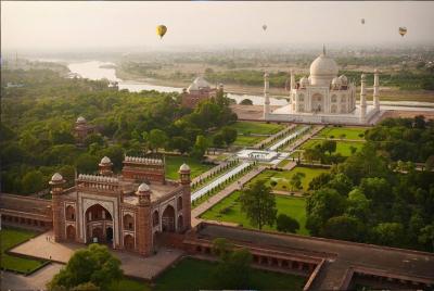 Viaje de 1 día al Taj Mahal, Agra desde Hyderabad con vuelos comerciales de regreso Viaje de 1 día al Taj Mahal, Agra desde Hyderabad con vuelos comerciales de regreso