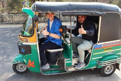 Excursión privada de un día a la ciudad rosa en tuk tuk con conductor de habla inglesa. Excursión privada de un día a la ciudad rosa en tuk tuk con conductor de habla inglesa.