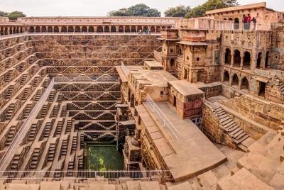 Chand Baori de Jaipur - Un viaje privado de un día en automóvil Chand Baori de Jaipur - Un viaje privado de un día en automóvil