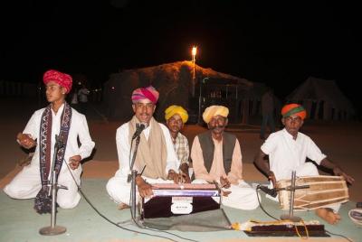Camel Safari con cena en Jaipur: una experiencia guiada Camel Safari con cena en Jaipur: una experiencia guiada
