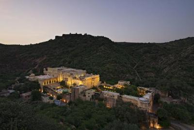 Excursión de un día a Samode desde Jaipur en coche y conductor Excursión de un día a Samode desde Jaipur en coche y conductor