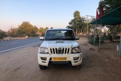 Recorrido turístico por Jaipur con un SUV indio Scorpio Car con conductor y guía Recorrido turístico por Jaipur con un SUV indio Scorpio Car con conductor y guía