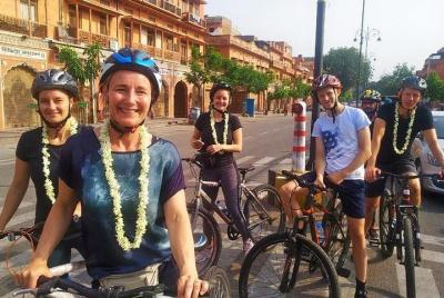 Jaipur Cycling Tour - Incluye guía y desayuno Jaipur Cycling Tour - Incluye guía y desayuno