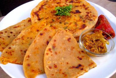 Clases de cocina tradicional de Rajasthani y cena con una divertida familia local Clases de cocina tradicional de Rajasthani y cena con una divertida familia local