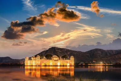 Excursión privada de medio día al Fuerte Amber de Jaipur, Jal Mahal y baori Excursión privada de medio día al Fuerte Amber de Jaipur, Jal Mahal y baori