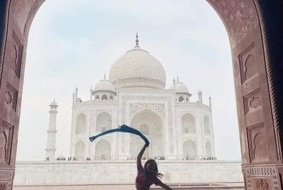 Todo incluido durante la noche Taj Mahal y Fort Tour desde Jaipur con alojamiento