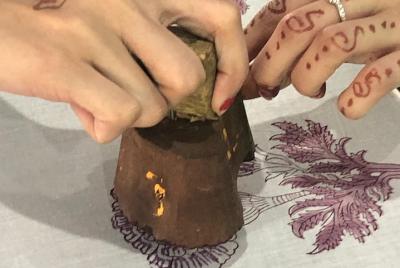 Aprenda técnicas de impresión de bloques a mano e imprima su propia tela