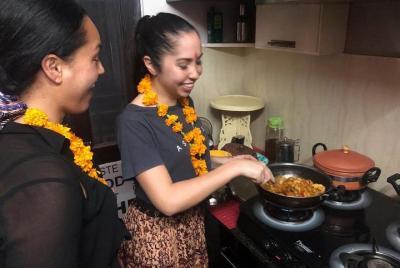 Clase de cocina privada interactiva en línea con un anfitrión local en Jaipur